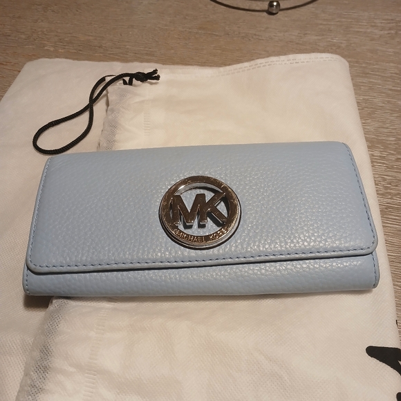 Michael Kors Sky Blue Leather Wallet - Picture 1 of 6